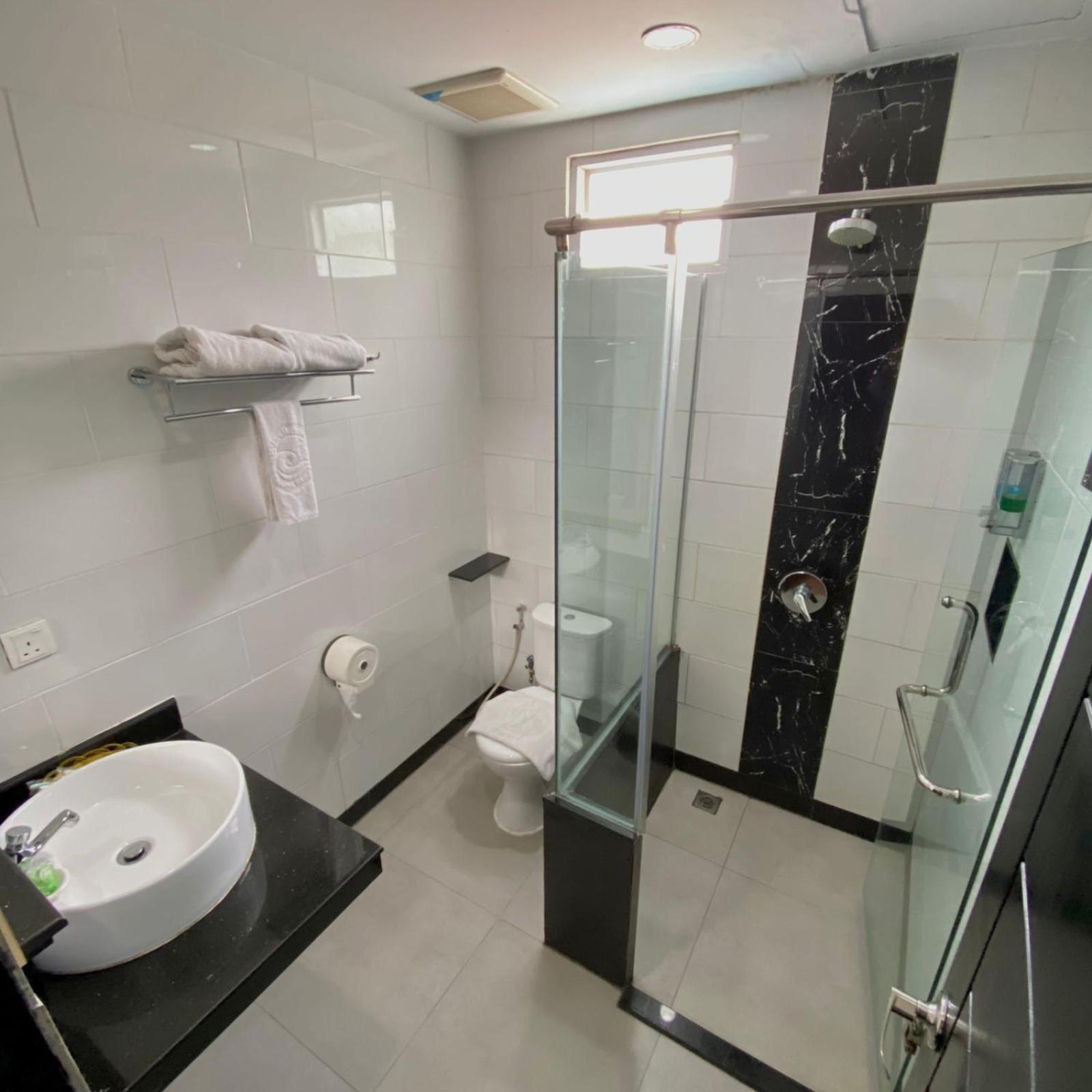 Batam Harbour Boutique Hotel & Spa Nagoya Quarto foto