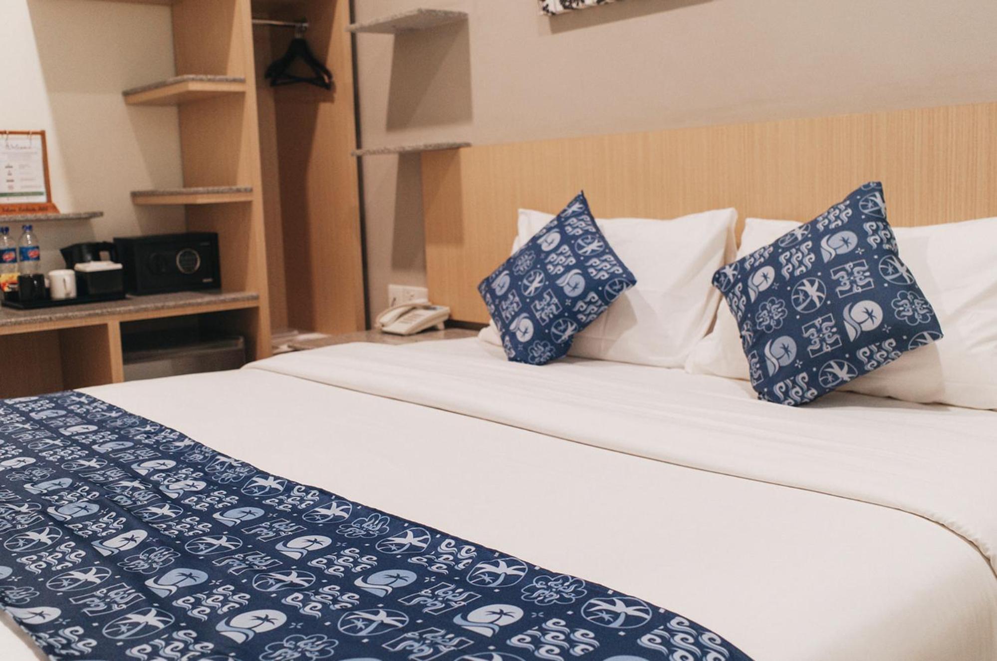 Batam Harbour Boutique Hotel & Spa Nagoya Quarto foto