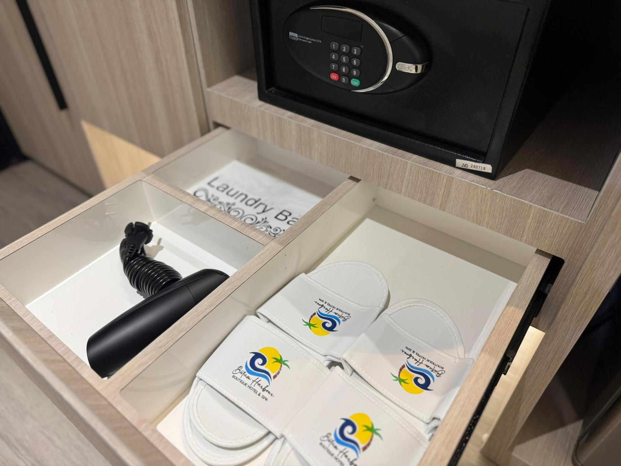 Batam Harbour Boutique Hotel & Spa Nagoya Quarto foto